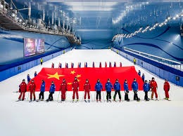 安东内拉偶遇网红街头采访：你是做什么工作的